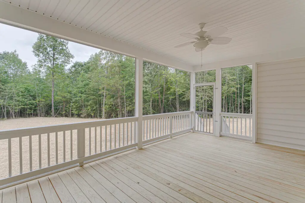 Lake Martin custom screen rooms